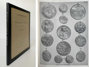 Monographien. Mittelalter und Neuzeit. Hirsch, A.


Die Medaillen auf den Entsatz Wiens 1683. Troppau 1883. VI, 35 S., 8 Tfn. Modernes Ganzleinen, ...