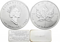 Kanada: Elizabeth II. 1952-,: 50 Dollars 1998, 10 Jahre Maple Leaf, 10 OZ Feinsilber mit Silberplakette, im Etui. KM# 326. Sehr geringe Auflage nur 25...
