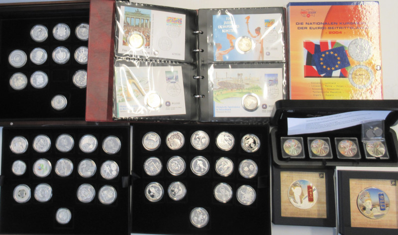 Alle Welt: Sammlung diverse Gedenkmünzen aus aller Welt, dabei große Kassette Di...