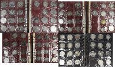 Alle Welt: 2 Alben voll mit 109 Münzen - überwiegend Silbermünzen zu verschiedenen Anlässen. Dabei z.B. Andorra, Bulgarien, Canada, Polen, UdSSR oder ...