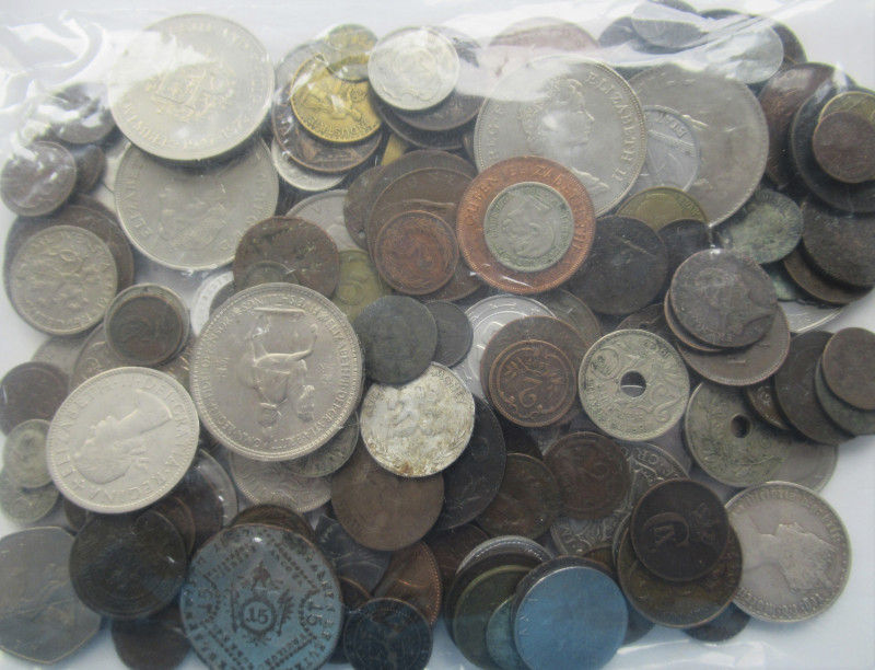 Alle Welt: Fast ein Kilo diverser Münzen aus aller Welt, überwiegend ältere Stüc...