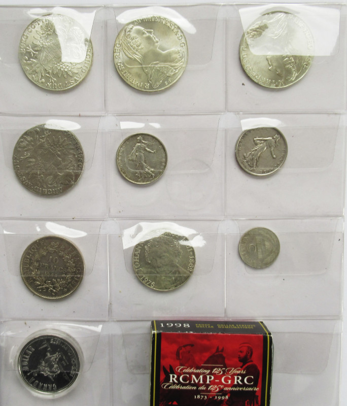 Alle Welt: Kleines Lot mit diversen Silbermünzen, dabei MT-Taler, FR, AT und CAD...