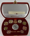 Vatikan: Johannes Paul II. 1978-2005: Kursmünzensatz 2004 pp, 1 Cent bis 2 Euro, mit Silbermedaille, im Samtetui, mit Zertifikat und Umverpackung (Pap...