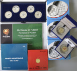 Euromünzen: Kleines Lot diverse Euro Gedenkmünzen, dabei: 50 Euro Spanien 2003 Cincuentin in Holzetui, 3 x 5+10 Euro Set aus Italien Olympische Spiele...
