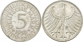 Bundesrepublik Deutschland 1948-2001: 5 DM Kursmünze 1958 J, nur 60.000 Ex., Jaeger 387. Kratzer, kleine Randfehler, sehr schön.
 [differenzbesteuert...