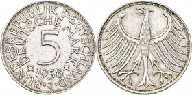 Bundesrepublik Deutschland 1948-2001: 5 DM Kursmünze 1958 J, nur 60.000 Ex., Jaeger 387. Kratzer, sehr schön.
 [differenzbesteuert]