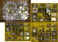 DDR: Partie von diversen Umlaufmünzen von 1 Pfennig bis 2 Mark welche in 4 Kisten nach Wertangabe und Jahrgang vorsortiert sind. Enthalten sind divers...