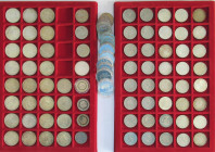 Bundesrepublik Deutschland 1948-2001: Kleine Sammlung diverse 5 DM und 10 DM Münzen, dabei auch noch 5 Euro, 10 Euro und eine 25 Euro Gedenkmünze.
 [...