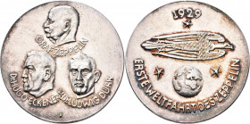 Medaillen Deutschland - Personen: Zeppelin, Graf von: Silbermedaille 1929 (signatur R), Erste Weltfahrt des Zeppelin. Köpfe von Graf Zeppelin, Dr. Hug...