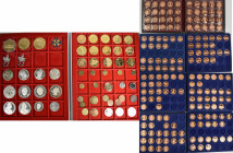Medaillen alle Welt: Sammlung diverse Medaillen, überwiegend Modern aus verschiedenen Abo-Bezügen. Dabei kleine Medaillen aus Kupfer in Pfenniggrößen ...