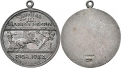 Medaillen alle Welt: Lot 4 Medaillen, darunter: Lettland, tragbare Silbermedaille mit Öse von S. Berc auf das Olympische Komitee, 2 Medaillen mit Brie...