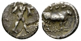 Sybaris AR Diobol, c. 453-448 BC

Lucania, Sybaris . AR Diobol (11 mm, 1.14 g), c. 453-448 BC.
Obv. Poseidon walking right with trident.
Rev. Bull...