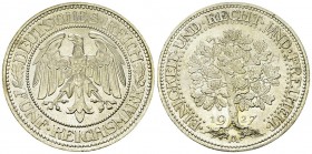 Weimarer Republik, AR 5 Reichsmark 1927 A, Eichbaum 

Deutschland, Weimarer Republik . AR 5 Reichsmark 1927 A (25.02 g). Eichbaum.
AKS 25.

Vorzü...