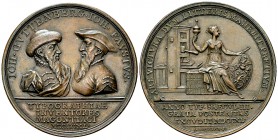 Genf, AE Medaille 1740, Buchdruck 

Schweiz. Genf , Stadt. AE Medaille 1740 (43 mm, 39.35 g), von J. Dassier. Auf die 300-Jahrfeier des Buchdrucks....