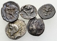 Lot of 5 Southern Italian AR fractions 

Lot of 5 (five) Southern Italian AR fractions: Tarentum (3), and Metapontum (2).

One diobol of Tarentum ...