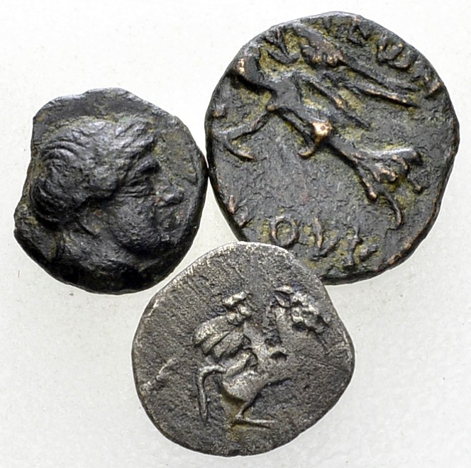 Lot of 3 Greek AR and AE coins 

Lot of 3 (three) Greek AR and AE coins.

Ve...