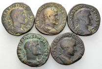 Lot of 5 Roman Imperial AE Sestertii 

Lot of 5 (five) Roman Imperial AE Sestertii: Maximinus I. Thrax (4), and Gordianus III. Pius.

Fine to very...