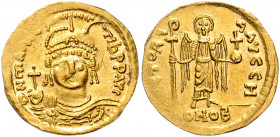 Byzanz Mauricius Tiberius 582-602 Solidus Konstantinopel (583-601) ON mAVRC TIb PP AVG Behelmte Büste von vorn mit Kreuzglobus / VICTORIA AVGG H Vikto...