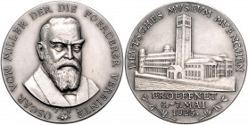 Bayern - München Silbermedaille 1925 (v. Bernhart) auf die Eröffnung des Deutschen Museums, i.Rd: 950 
38,2mm 17,7g f.st