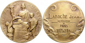 Erster Weltkrieg Bronzegussmedaille 1914 (v. Prouvé) INSTRUCTION PUBLIQUE - AUX MAITRES MORTS POUR LA FRANCE: auf Jean Laroche 1875-1914 
66,9mm 116,...