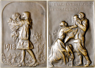 Erster Weltkrieg Bronzemedaille 1918 (v. Charlier) auf den Frieden und das Wohl der Soldatenkinder, i.Rd: FONSON & Co Lefébure 1964. 
46x66mm 83,8g v...