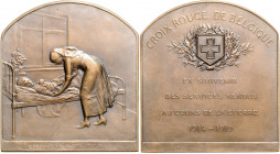 Erster Weltkrieg Bronzeplakette 1919 (v. Devreese) Ehrengabe des belgischen Roten Kreuzes für Kriegsverwundetenhilfe 
63x69mm 117,9g vz+