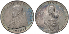 Giovanni XXIII (1958-1963) Medaglia 1960 Anno II - Opus: Giampaoli - De Luca 292 AG (g 36,93) Segnetti di pulizia nei campi.

SPL-FDC