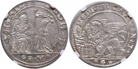 Venezia - Alvise Contarini (1676-1684) - Mezzo Ducato - D/ S M V ALOYSIVS CON (N inversa) San Marco seduto in trono porge il vessillo al Doge genufles...
