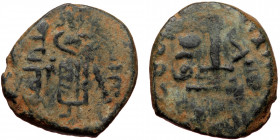 ISLAMIC, Umayyad Caliphate (Arab-Byzantine coinage).end of the C7th and beginning of the 8th century Æ Fals (Bronze, 17mm, 3.78g). 
Obv: Caliph stand...