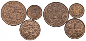 OLANDA - Guglielmina (1890-1948) - 2,5 Centesimi - 1941 - CU Kr. 150 assieme a 1 c. 1941 e 1/2 c. 1936 - Lotto di tre monete rame rosso - FDC
