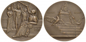 SAVOIA - Vittorio Emanuele III (1900-1943) - Medaglia - 1915 - Ad Gloriam - Militare antico, in piedi di fronte, tra quattro figure, regge Croce e vie...
