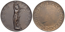 FASCISTE - - Medaglia - L'Istituto Superiore di Guerra - Figura allegorica della Vittoria alata in piedi di fronte - R/ Scritta Ø: 52 mm. - (AE g. 65,...