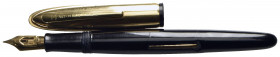 Penne - - - Stilografica Eversharp - Fusto in ebanite nera con cappuccio a vite rivestito in lamina d'oro 14K Made in USA, pennino in oro regolabile -...
