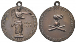 BRESCIA
Repubblica Italiana, dal 1946.
Medaglia 1963 opus A. Prozzi.
Æ gr. 10,52 mm. 32,3
Dr. XII RADUNO - NAZ - ARTIGLIERI / BRESCIA. Vittoria al...