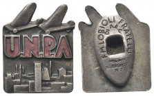 ROMA
Ventennio Fascista, dal 1923 al 1943.
Spilla distintivo Unione Nazionale Protezione Antiaerea opus Lorioli.
Æ argentato gr. 5,84 mm. 23,7x19,8...