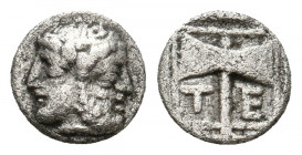 TROAS. Tenedos. (Circa 450-387 BC). AR Hemiobol.
Obv: Janiform female and male heads,.
Rev: T-E 
Double axe.
SNG Arikanturk 803ff.
Condition: VF.
Weig...