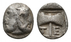 TROAS. Tenedos. (Circa 450-387 BC). AR Hemiobol.
Obv: Janiform female and male heads,.
Rev: T-E 
Double axe.
SNG Arikanturk 803ff.
Condition: Fine.
We...