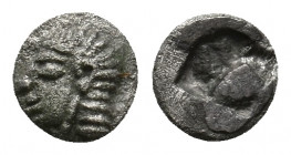 IONIA. Kolophon. (Late 6th century BC). AR Hemiobol.
Obv: Archaic head of Apollo left.
Rev: Quadripartite incuse square.
SNG Kayhan I 342.
Condition: ...