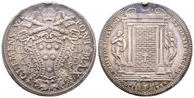 Clemente X 1670-1676
Piastra del Giubileo, 1675, Roma, AG 31.8 g.
Avers : CLEMENS X PONT MAX
Revers : DABIT FRVCTVM SVVM IN TEMPORE
Ref : MIR 1950/2 (...