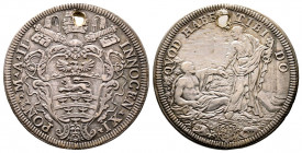 Innocenzo XI 1676-1689
Testone, AN II, Roma, 1677, AG 9.54 g.
Ref : MIR 2026/1 (R)
TTB, trouée