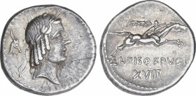 Denario. 90-89 a.C. CALPURNIA. L. Calpurnius Piso Frugi. Anv.: Cabeza laureada de Apolo a derecha, detrás cabeza de ciervo. Rev.: Jinete galopando a d...