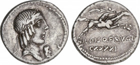 Denario. 90-89 a.C. CALPURNIA. L. Calpurnius Piso Frugi. Anv.: Cabeza laureada de Apolo a derecha, delante cabeza humana. Rev.: Jinete galopando a der...