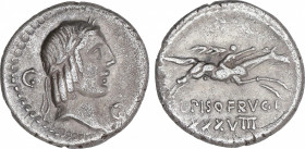 Denario. 90-89 a.C. CALPURNIA. L. Calpurnius Piso Frugi. Anv.: Cabeza laureada de Apolo a derecha, detrás letra G, delante letra G. Rev.: Jinete galop...