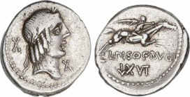 Denario. 90-89 a.C. CALPURNIA. L. Calpurnius Piso Frugi. Anv.: Cabeza laureada de Apolo a derecha, detrás letra X, delante letra X. Rev.: Jinete galop...