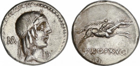 Denario. 90-89 a.C. CALPURNIA. L. Calpurnius Piso Frugi. Anv.: Cabeza laureada de Apolo a derecha, detrás letra M, delante letra D. Rev.: Jinete galop...