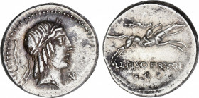 Denario. 90-89 a.C. CALPURNIA. L. Calpurnius Piso Frugi. Anv.: Cabeza laureada de Apolo a derecha, detrás arco, delante letra N. Rev.: Jinete galopand...
