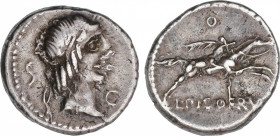 Denario. 90-89 a.C. CALPURNIA. L. Calpurnius Piso Frugi. Anv.: Cabeza laureada de Apolo a derecha, detrás letra S, delante Letra C. Rev.: Jinete galop...