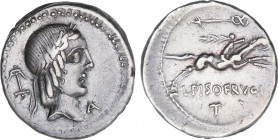 Denario. 90-89 a.C. CALPURNIA. L. Calpurnius Piso Frugi. Anv.: Cabeza laureada de Apolo a derecha, detrás ancla, delante letra A. Rev.: Jinete galopan...