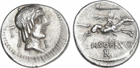 Denario. 90-89 a.C. CALPURNIA. L. Calpurnius Piso Frugi. Anv.: Cabeza laureada de Apolo a derecha, detrás hacha, delante letra I. Rev.: Jinete galopan...