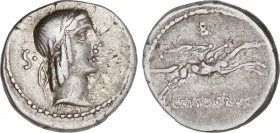 Denario. 90-89 a.C. CALPURNIA. L. Calpurnius Piso Frugi. Anv.: Cabeza laureada de Apolo a derecha, detrás letra S con punto a derecha. Rev.: Jinete ga...